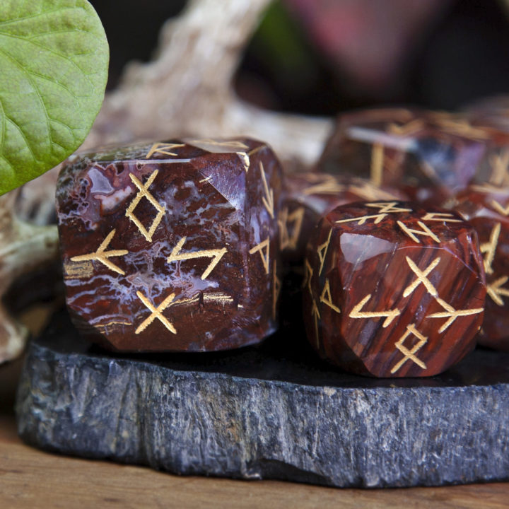 Petrified Wood Rune Dice